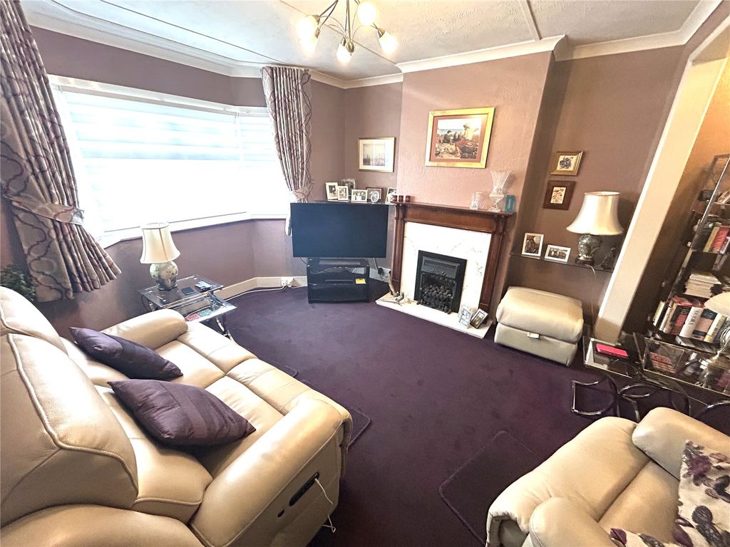 Property photo 2 of 11 Lounge