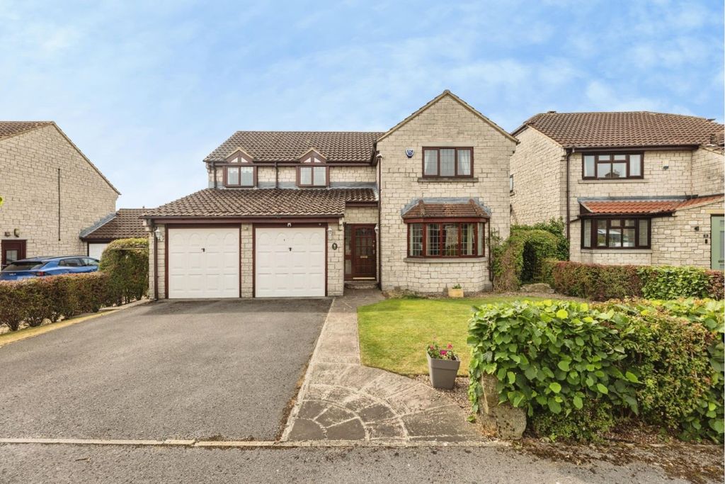 Property photo 2 of 35