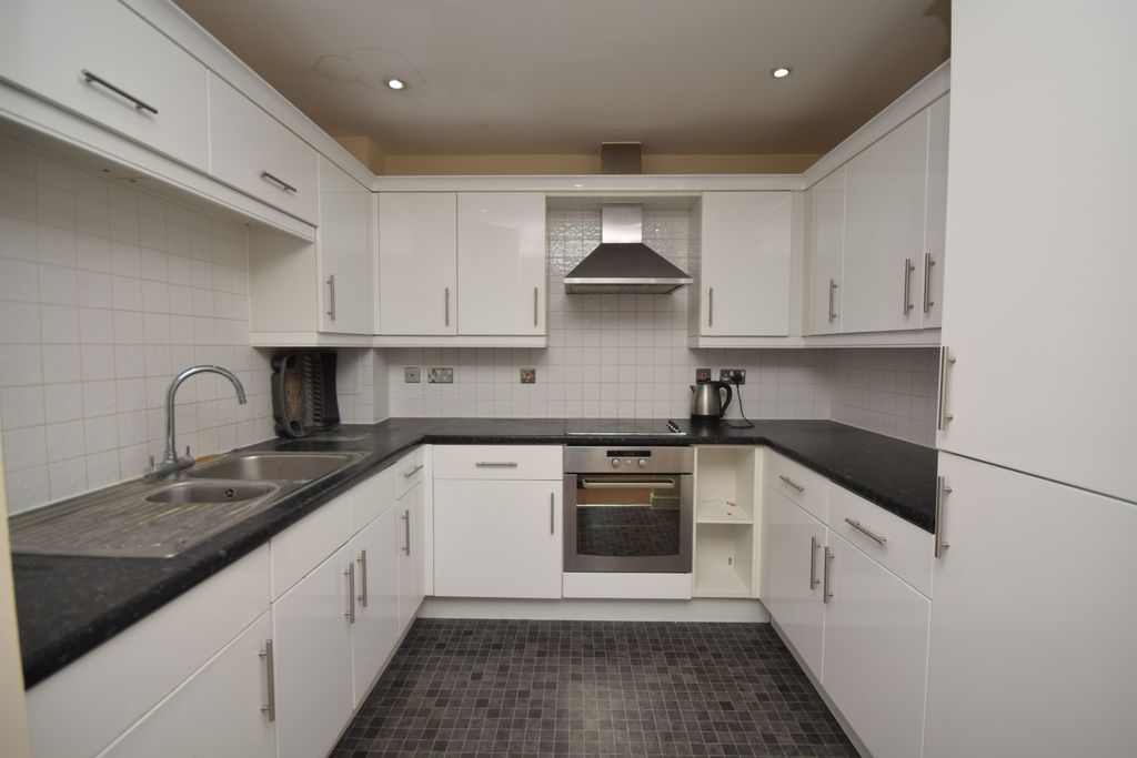 Property photo 2 of 6 Kitchen