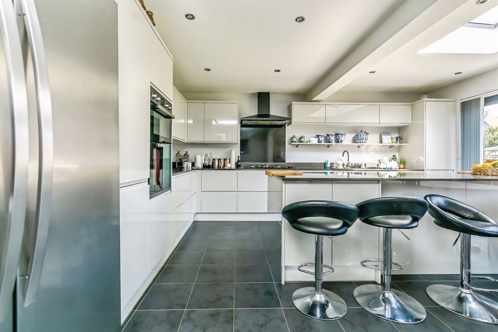 Property photo 3 of 19