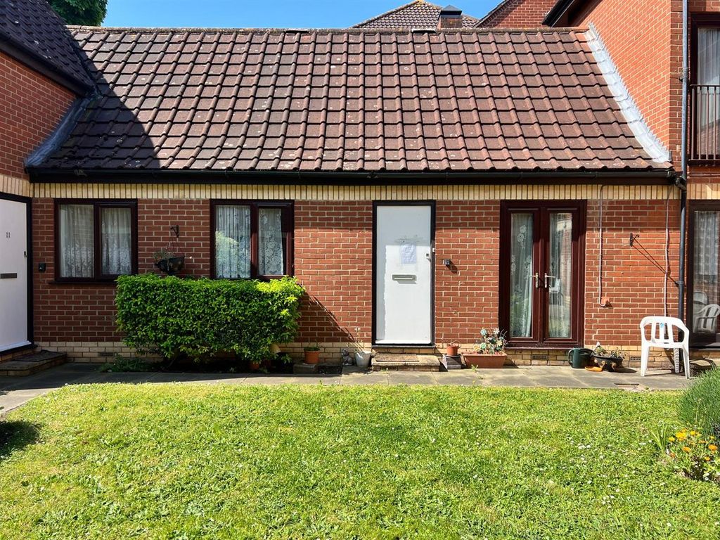1 bed flat for saleGolding Court, Ilford IG1