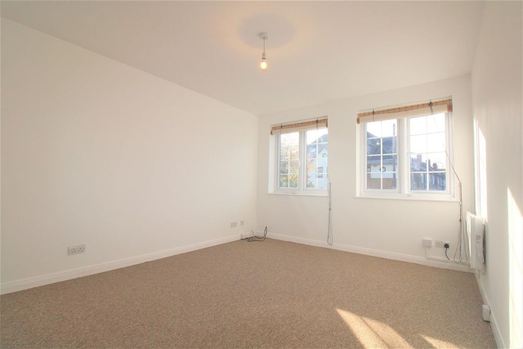 Property photo 3 of 7 Living Room