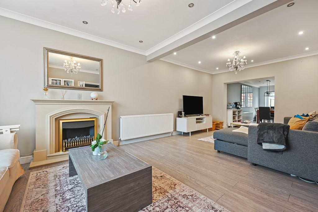 Property photo 2 of 12 3