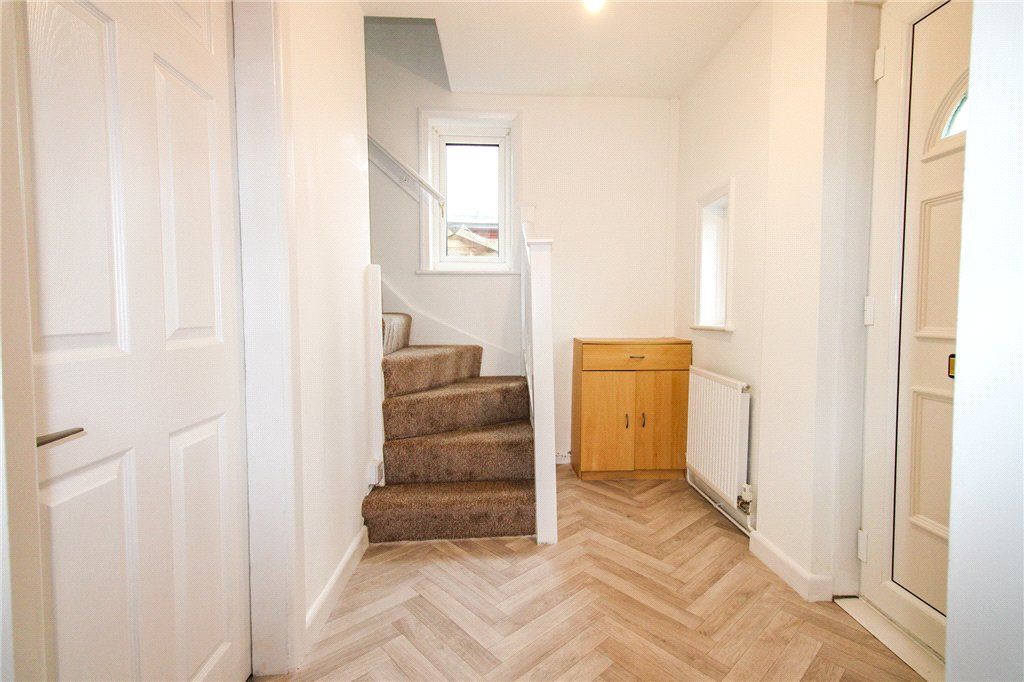 Property photo 3 of 18 Entrance