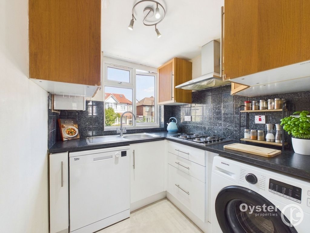 Property photo 3 of 11 Kitchen