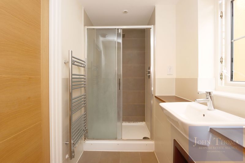 Additional image 12 of 6 bed detached house to rentOlive Grove, Chigwell IG7