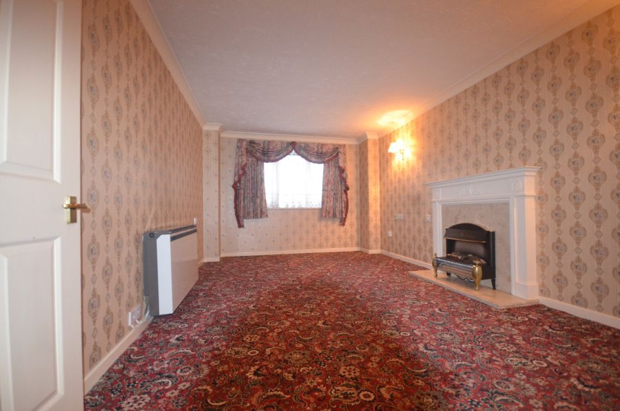 Property photo 3 of 11 Lounge