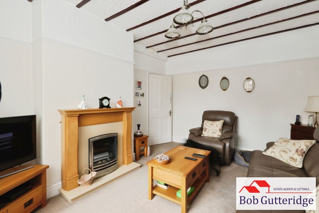 Property photo 3 of 26 Lounge