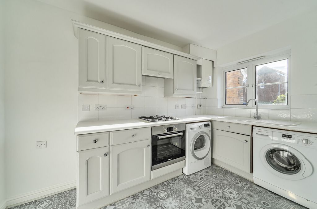 Property photo 2 of 17 1397306-8-696A33B...