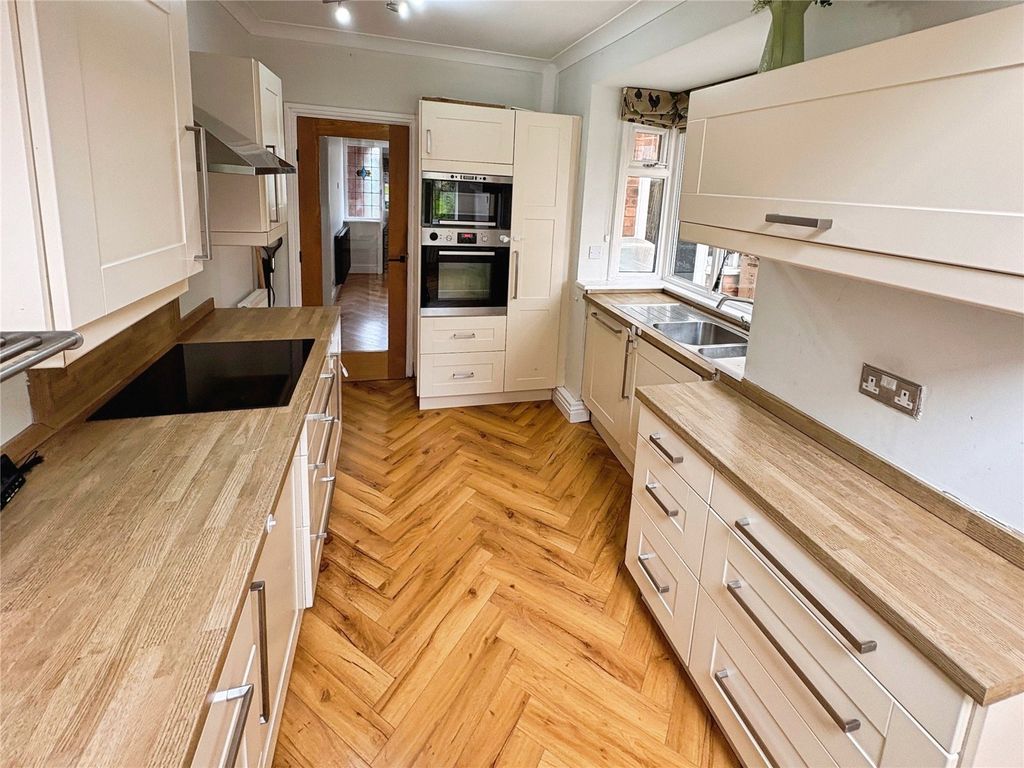 Property photo 2 of 11 Kitchen