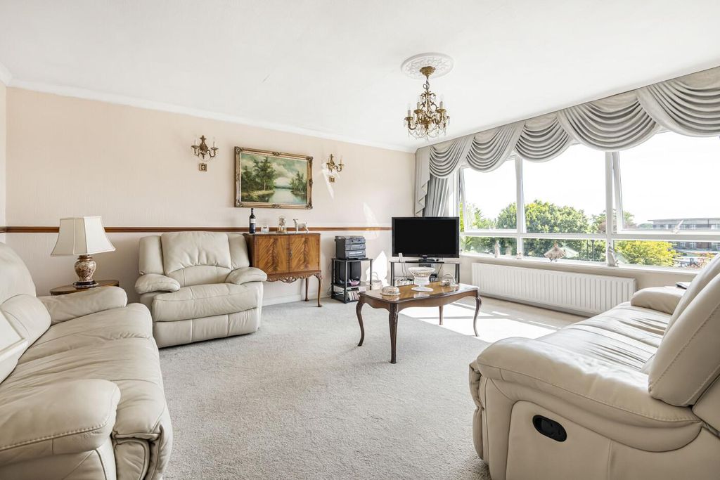 Property photo 3 of 11 Living Room