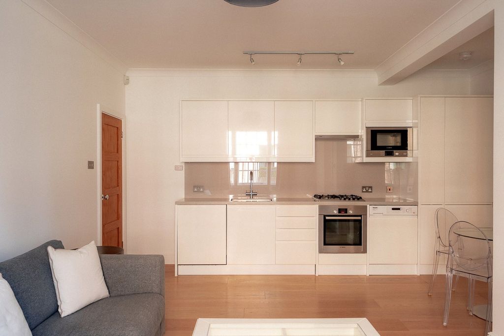 Property photo 3 of 8 Kitchen