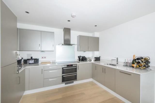 Property photo 3 of 10 Kitchen