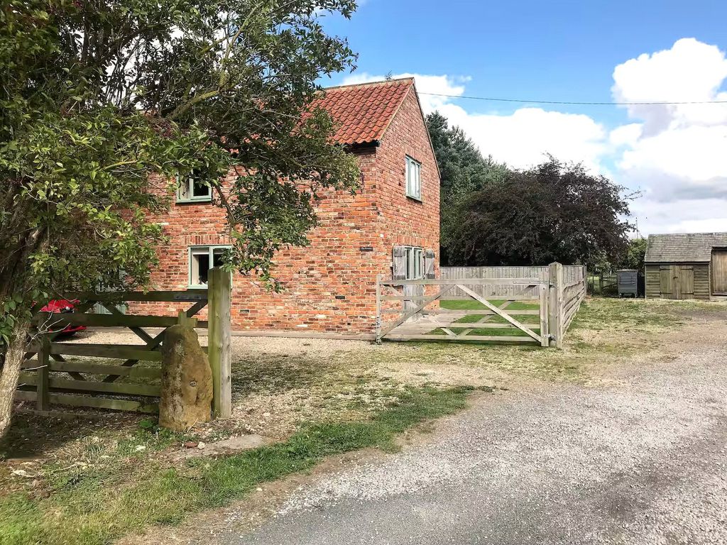 Property photo 2 of 18 Picture No. 33