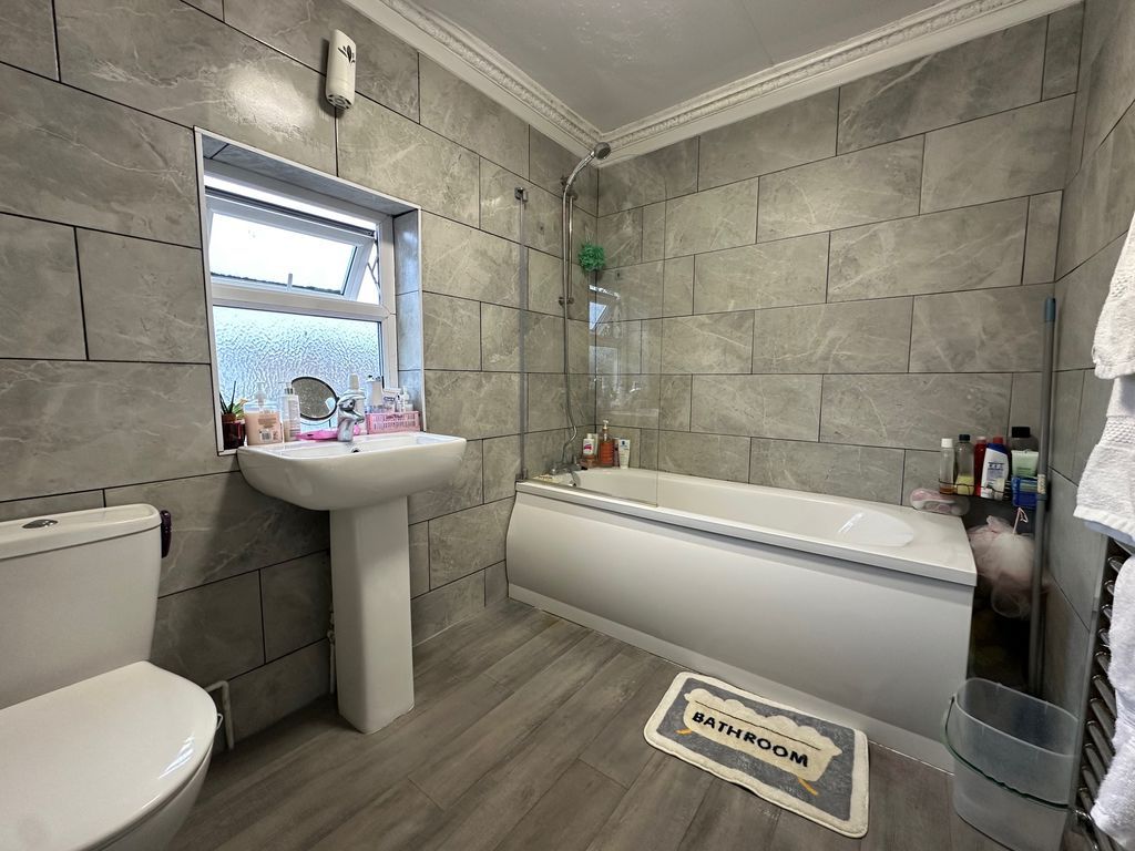 Property photo 3 of 6 Photo 5