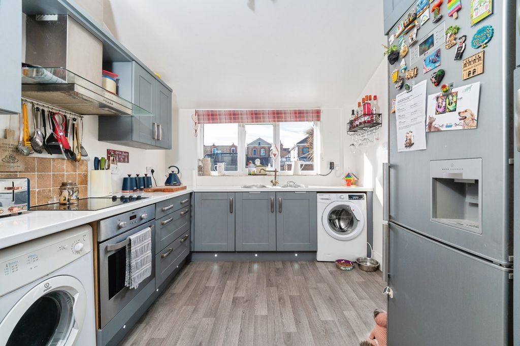 Property photo 2 of 19 Kitchen