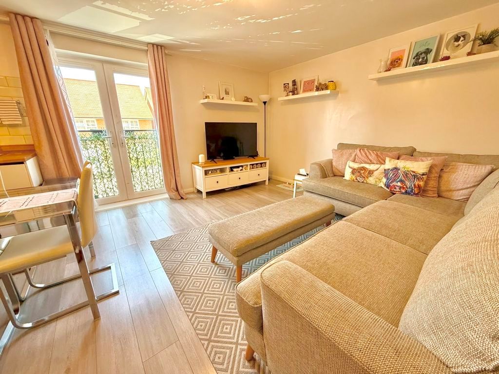 Property photo 2 of 11 Lounge