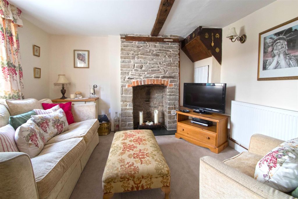 Property photo 2 of 11