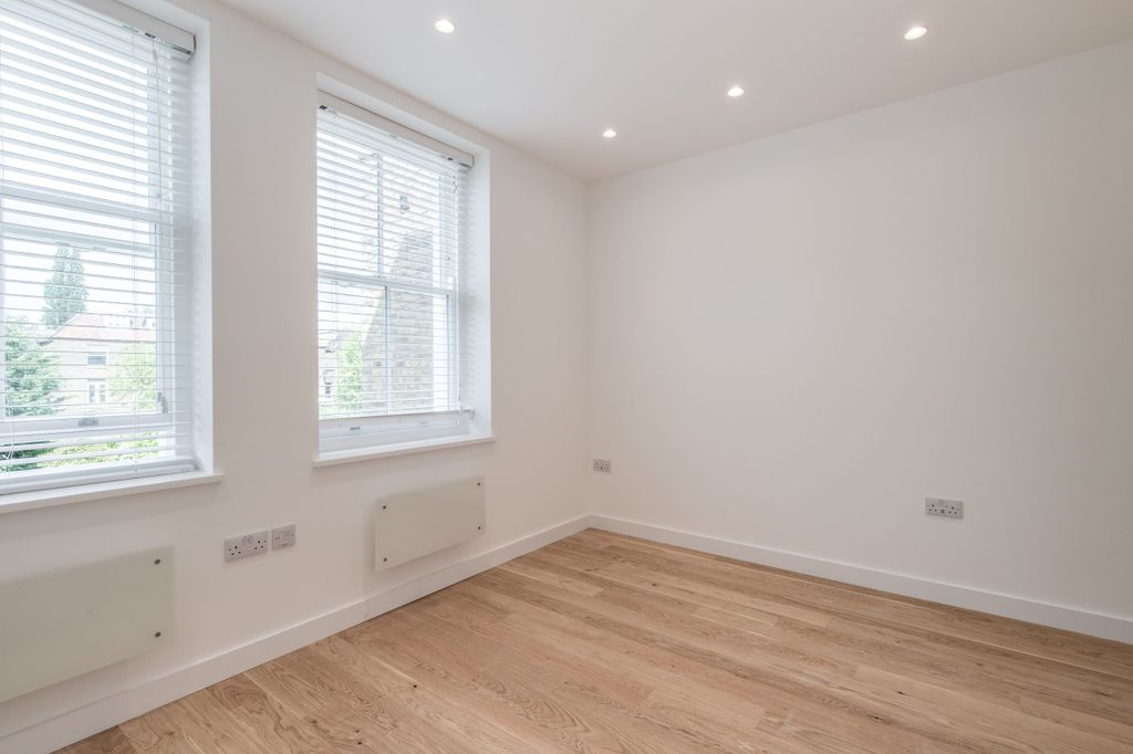 Property photo 3 of 11 Lounge