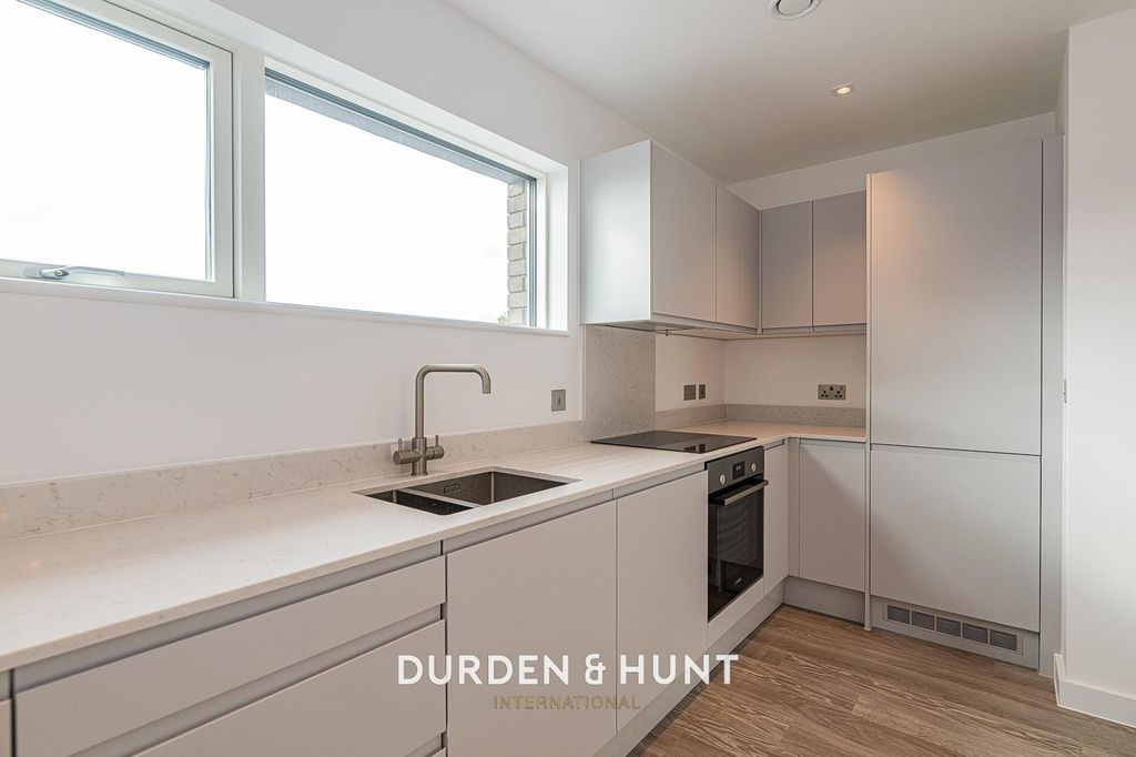 Additional image 5 of 2 bed flat for saleHigh Street, Epping CM16