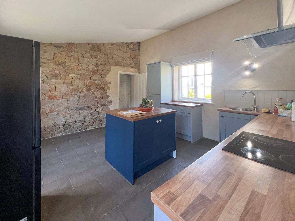 Property photo 3 of 11 Photo 3