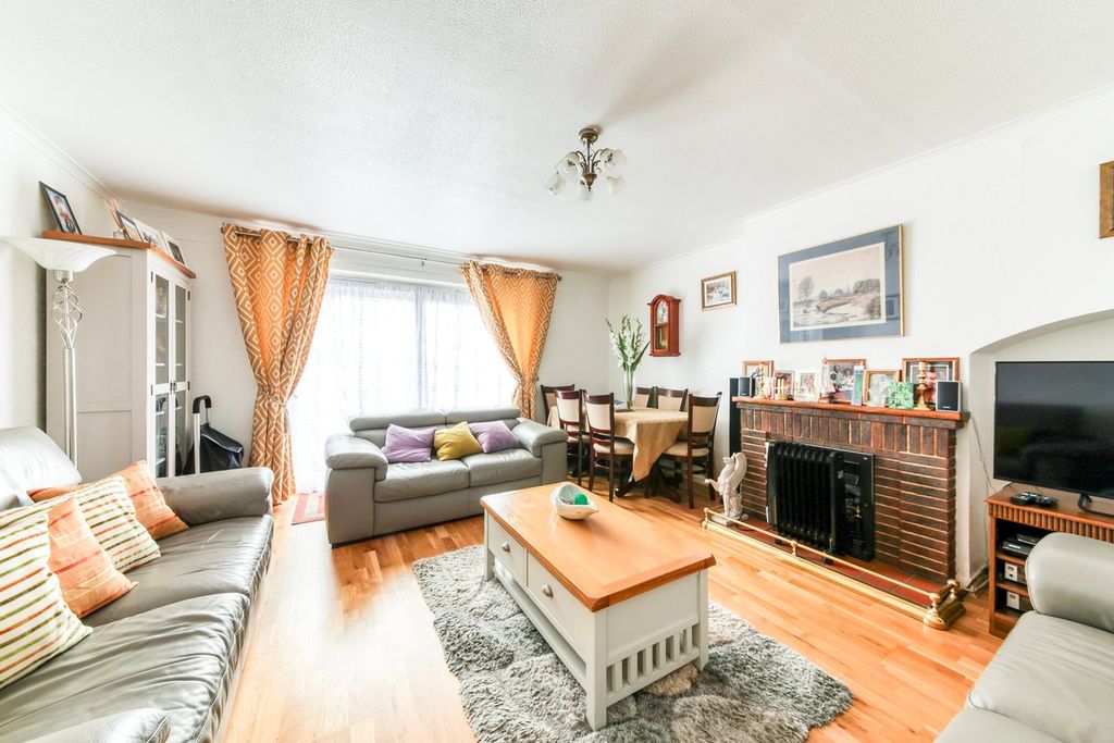 Property photo 3 of 11