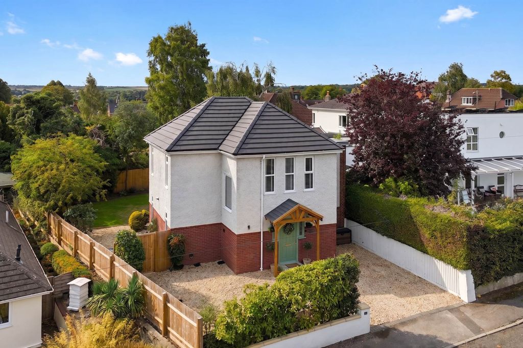 Property photo 1 of 34