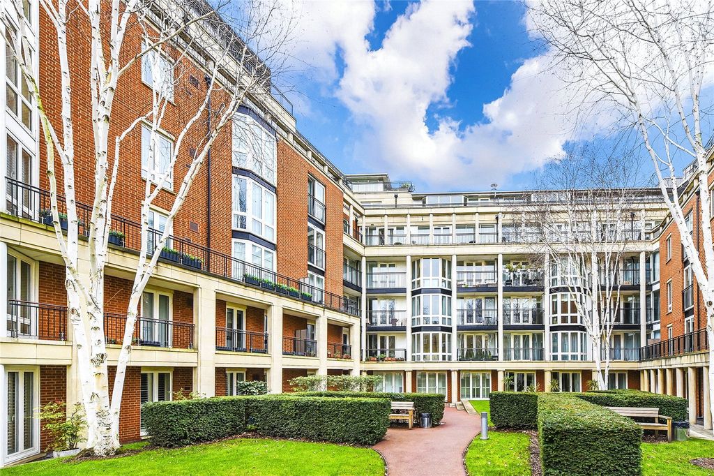 Property photo 1 of 18 Exterior