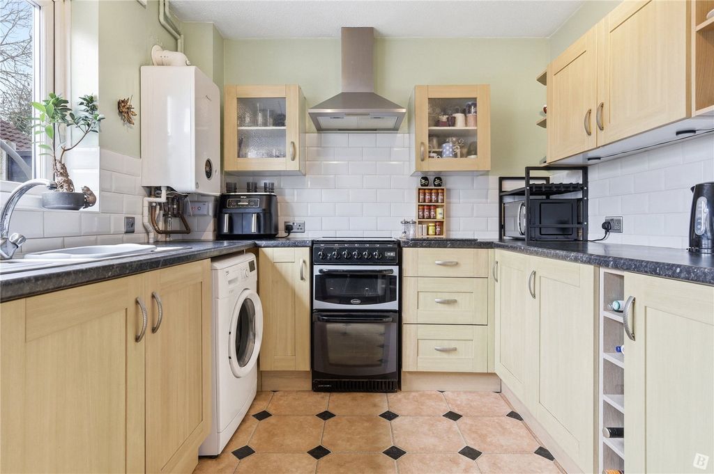 Property photo 2 of 9 Kitchen