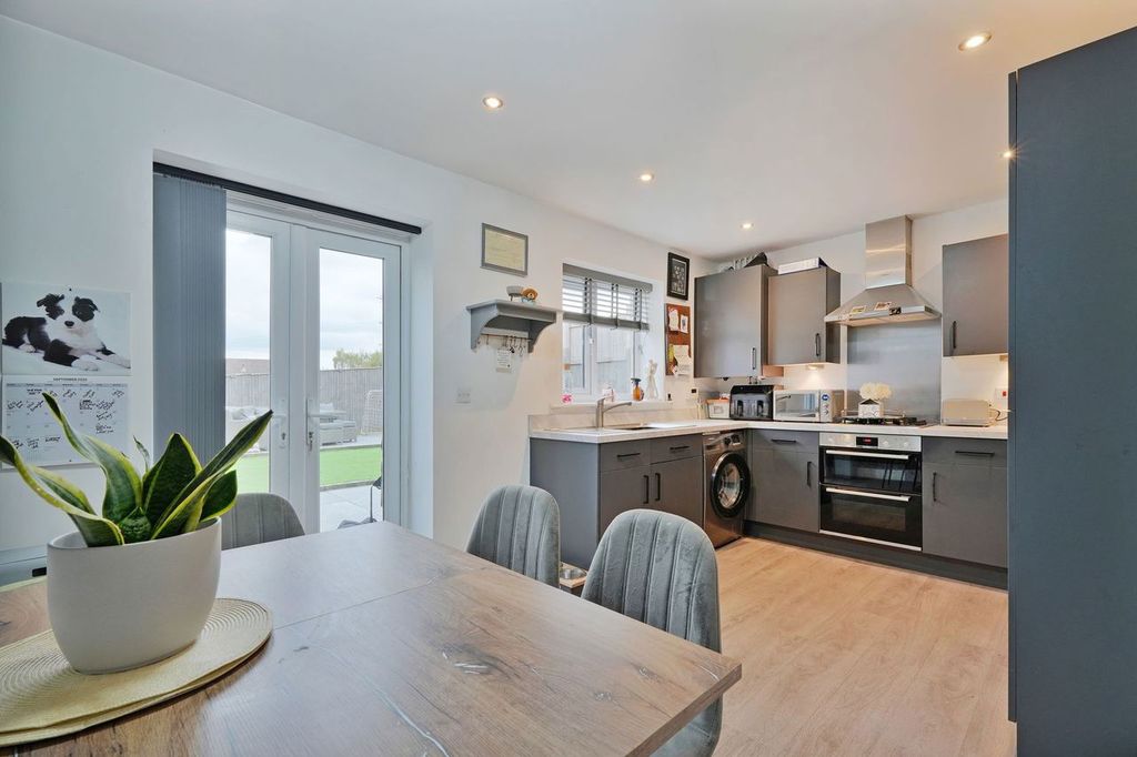 Property photo 3 of 31