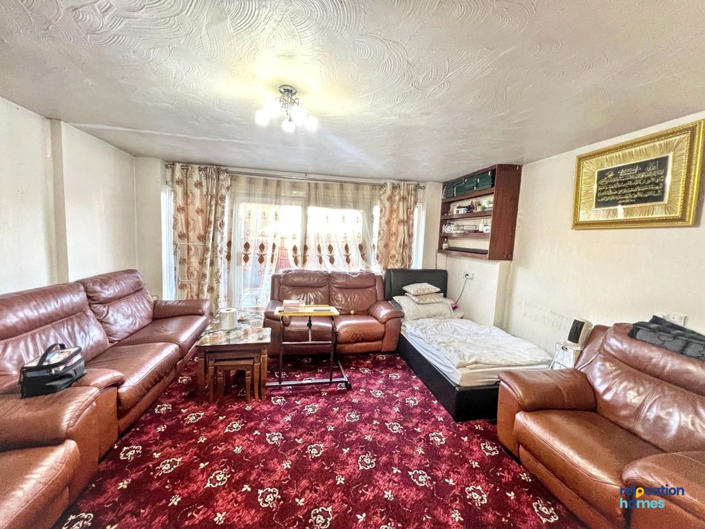 Property photo 2 of 12