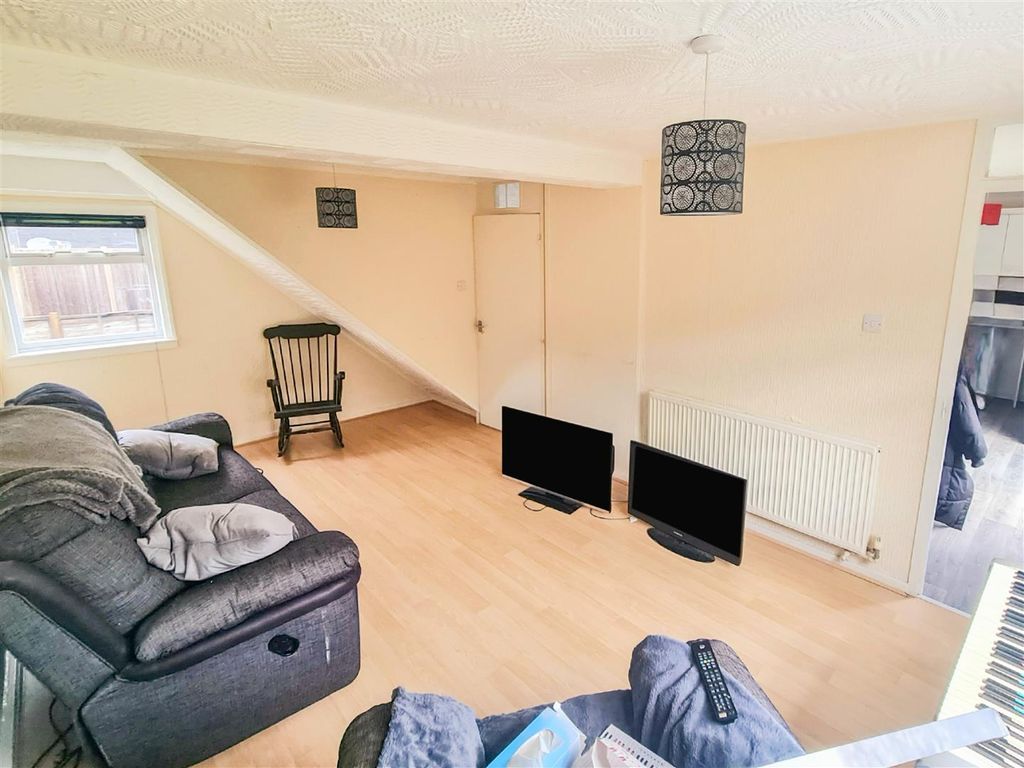 Property photo 2 of 12 06-12-2025__15-50-10_28_St_Martins___Lounge.61Yyi.