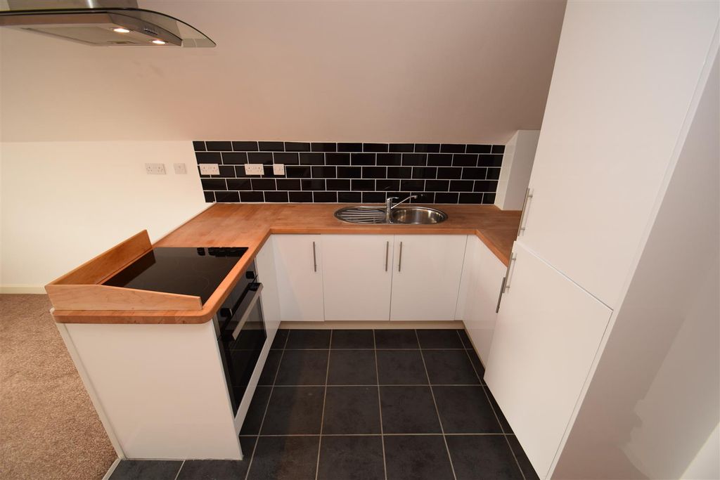 Property photo 2 of 6 Kitchen