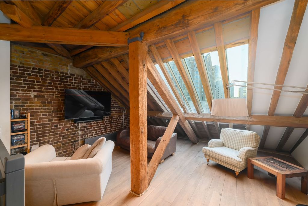 Property photo 1 of 17 Reception