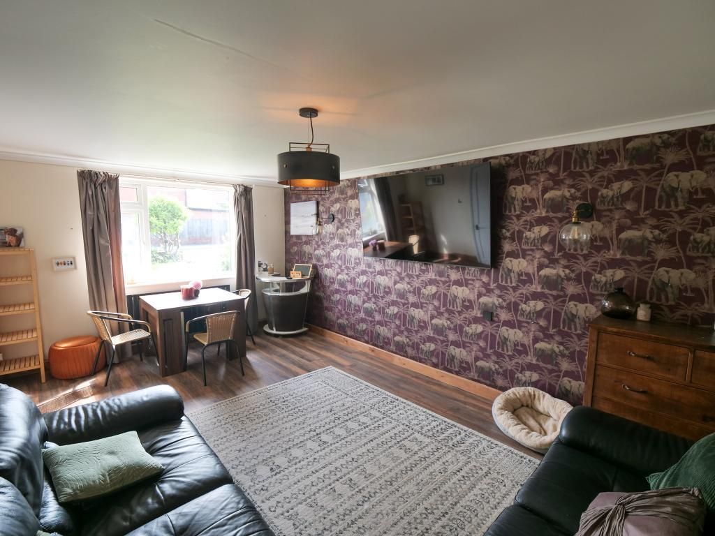 Property photo 2 of 14 Lounge