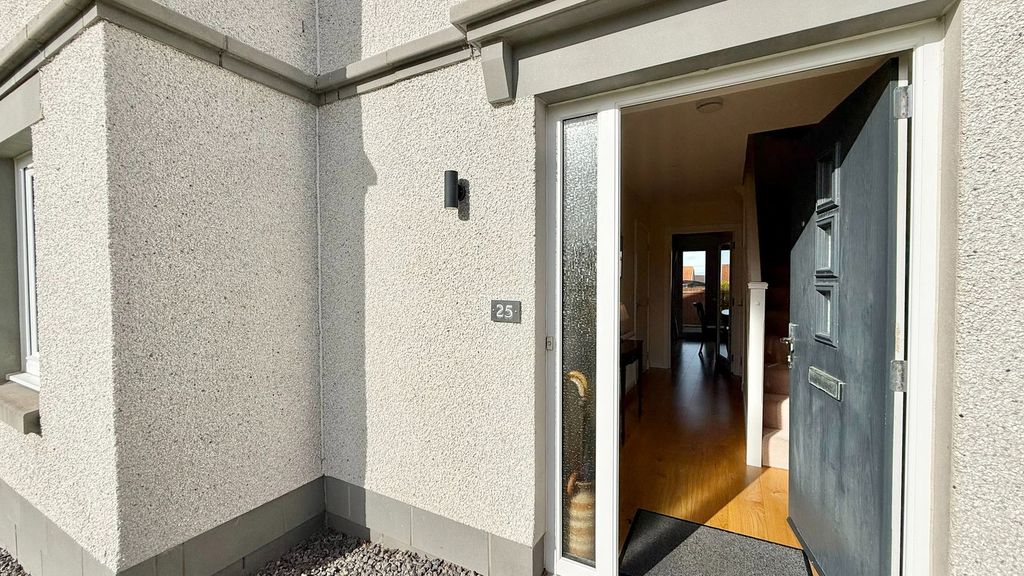 Property photo 2 of 31