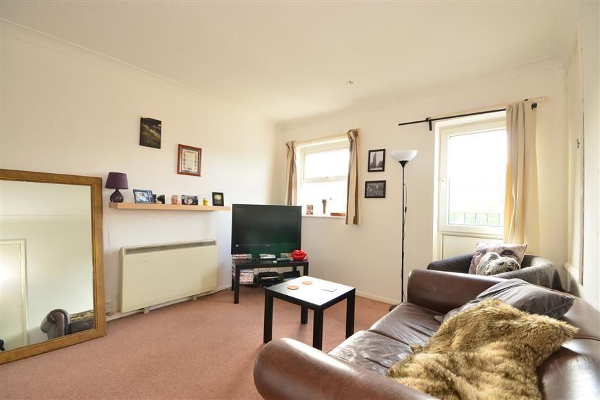 Property photo 1 of 6 Lounge