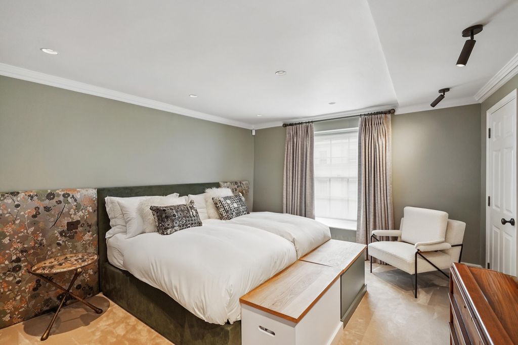Additional image 12 of 7 bed detached house to rentWilton Crescent, London SW1X