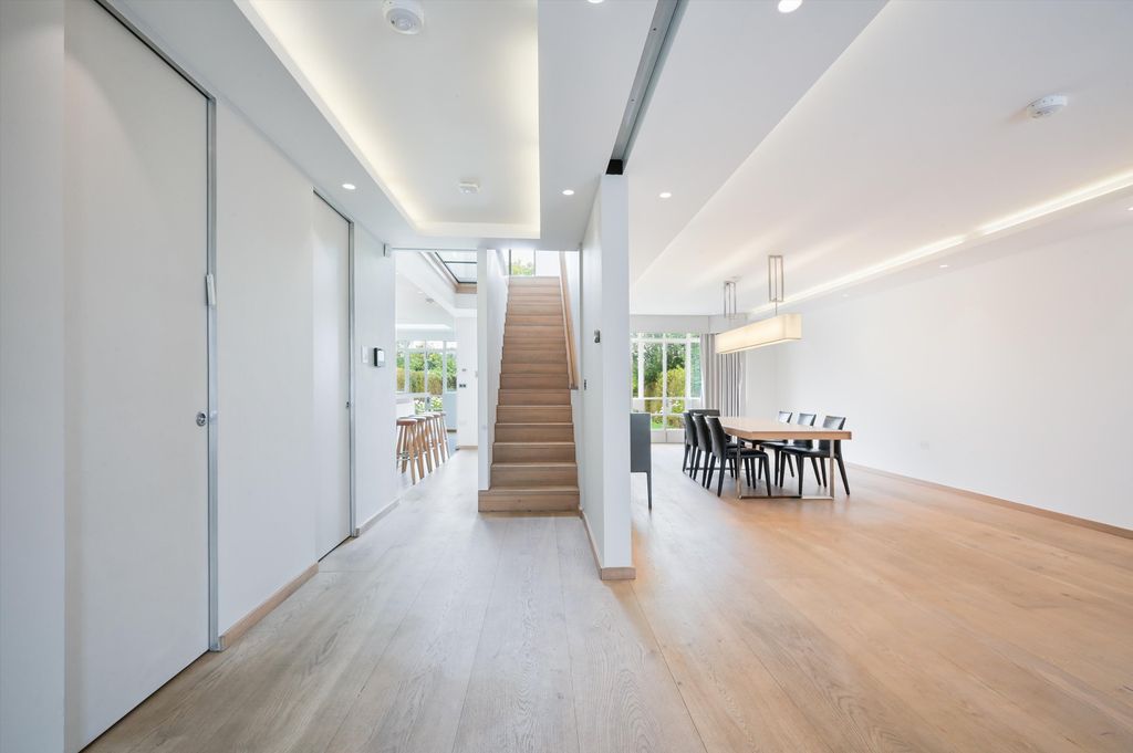 Property photo 3 of 18 Image