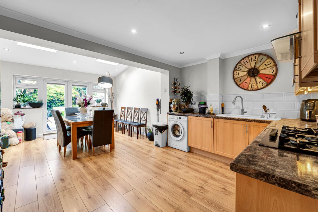 Property photo 1 of 11 Scotts Close