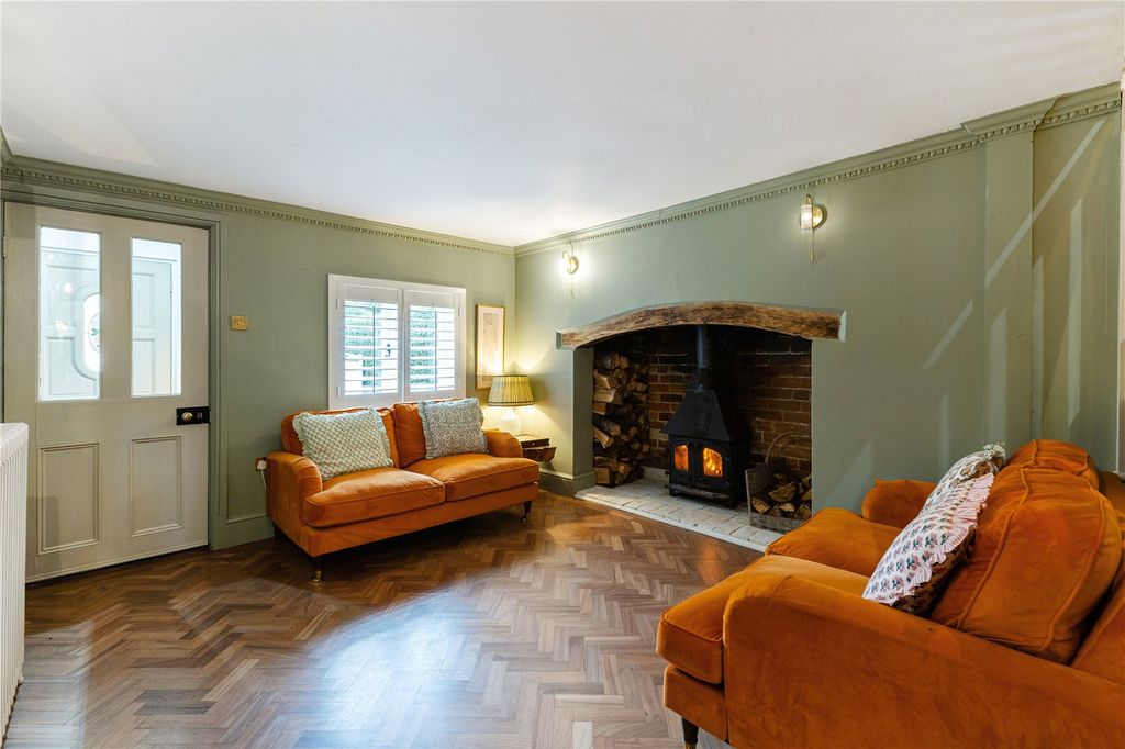 Property photo 2 of 22 Sitting Room