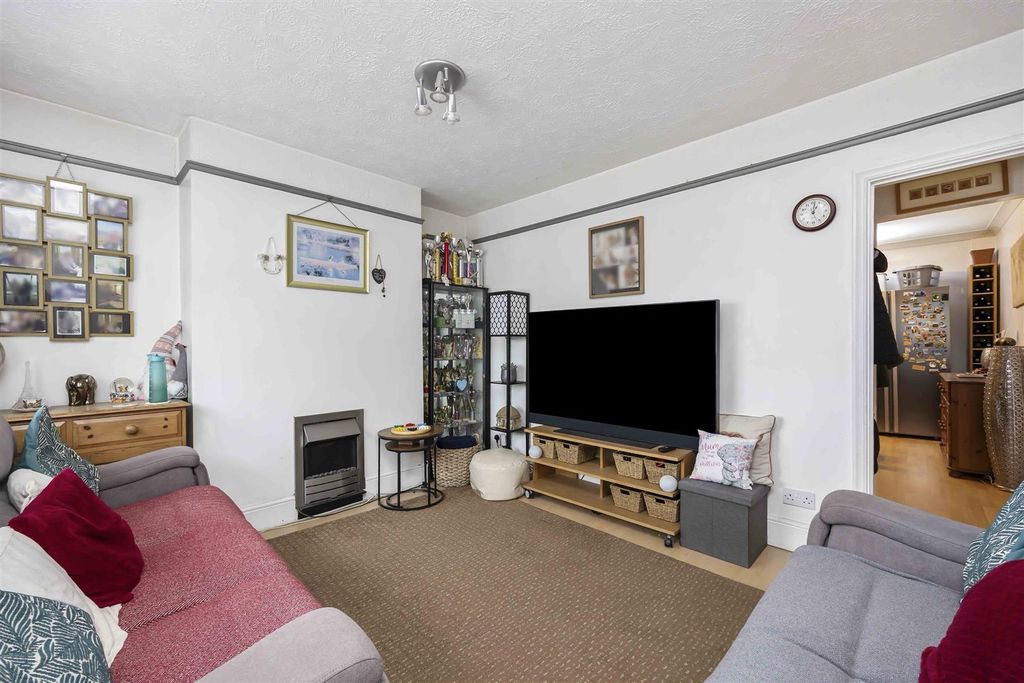 Property photo 2 of 16 New Road_24-015.Jpg