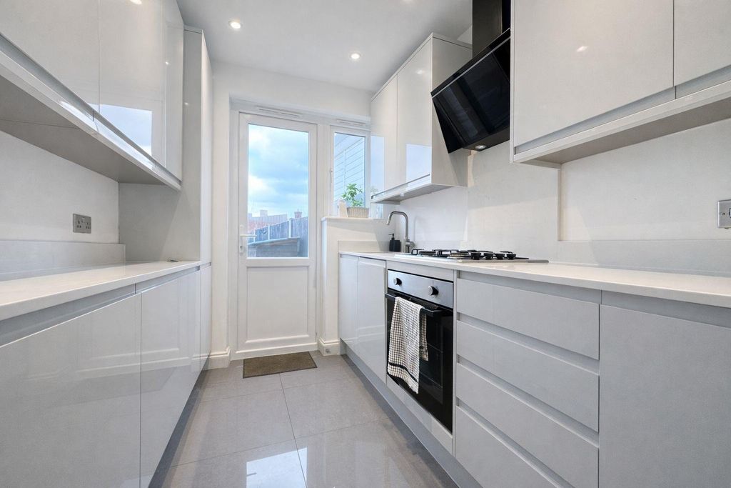 Property photo 2 of 15 Kitchen