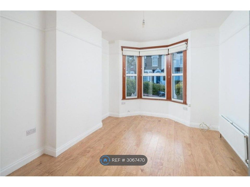 Property photo 1 of 13 Ground Floor Front Bedroom