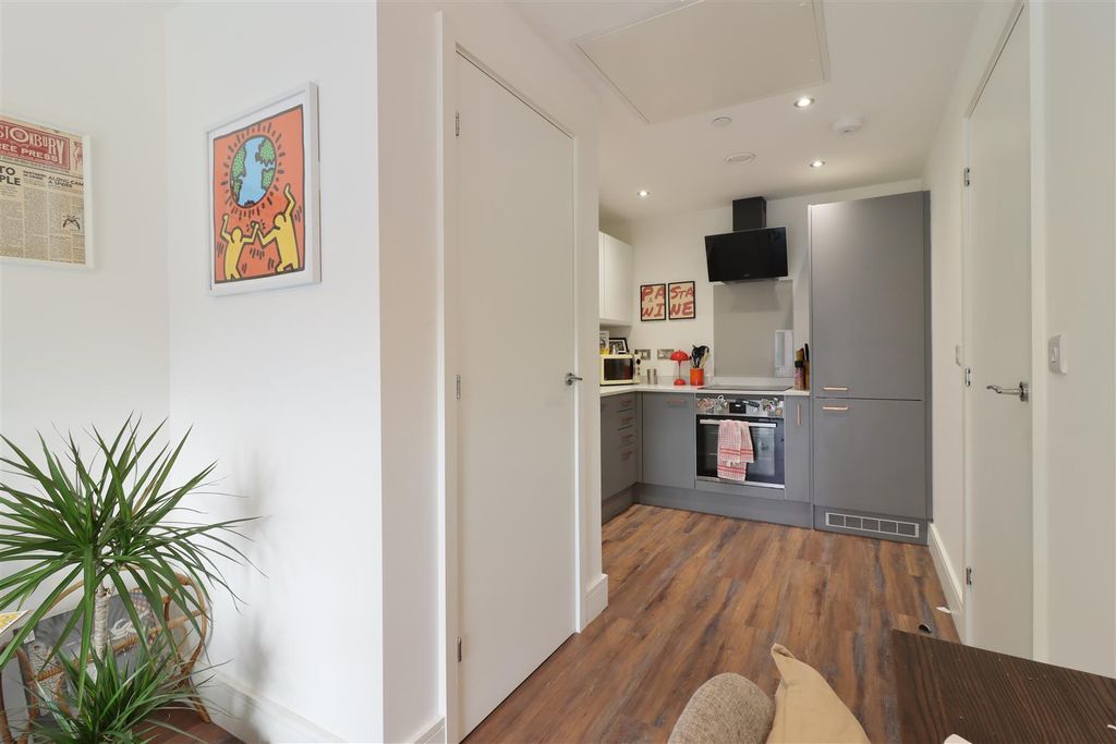 Property photo 3 of 12 Kitchen