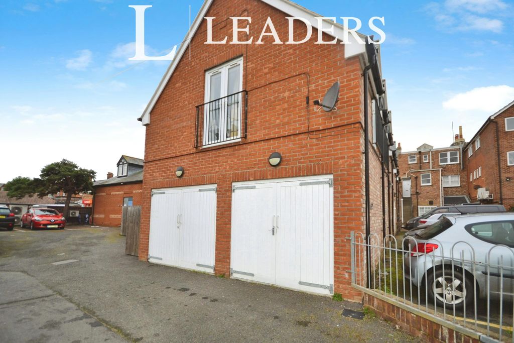 Property photo 3 of 11 804B818Dfront 201.Jpg