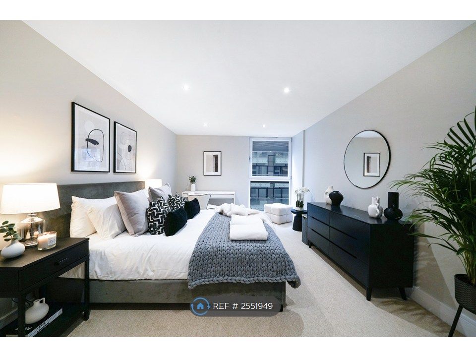 Property photo 3 of 15 Large Spacious Bedroom