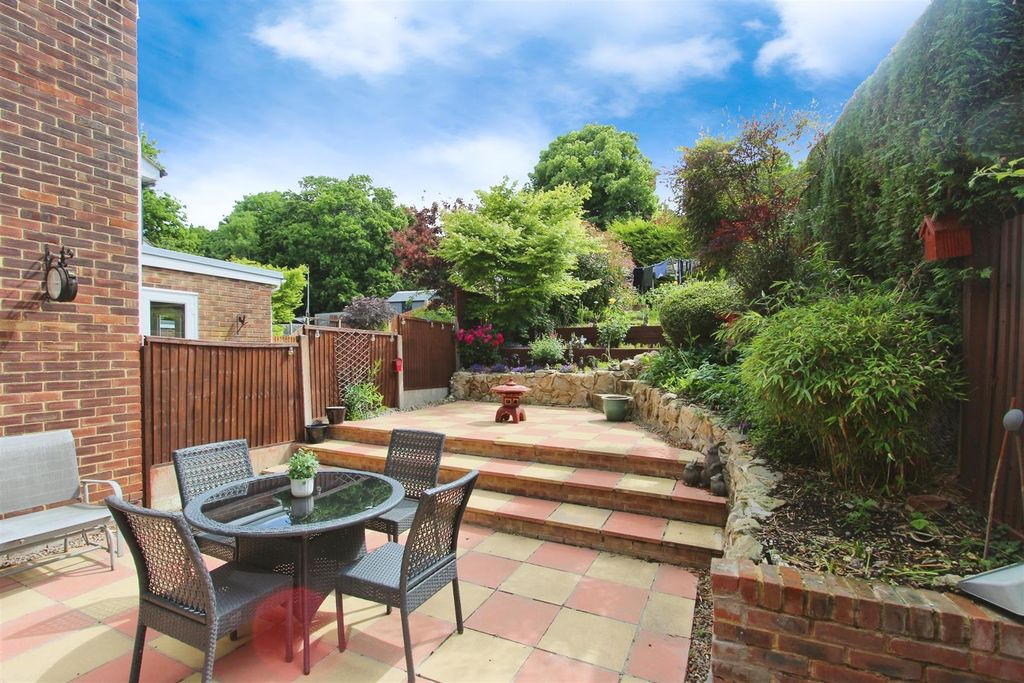 Property photo 2 of 13 Garden
