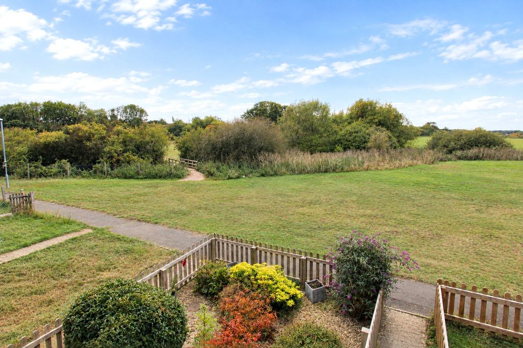 Property photo 2 of 16 Picture No. 23