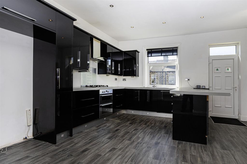 Property photo 2 of 31 Dining Kitchen